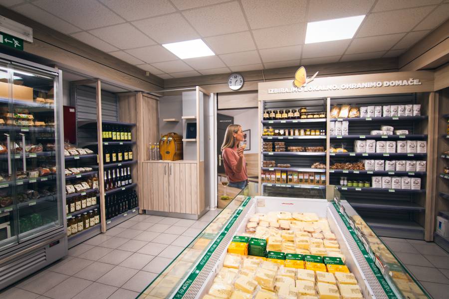 Prenovljena trgovina Zelenih Dolin v Arji vasi