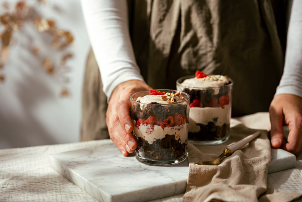 sladica z lešnikovim desertom